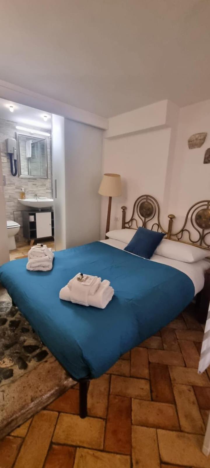 Domus Next Campo De'Fiori With Thermal Shower Roma Esterno foto